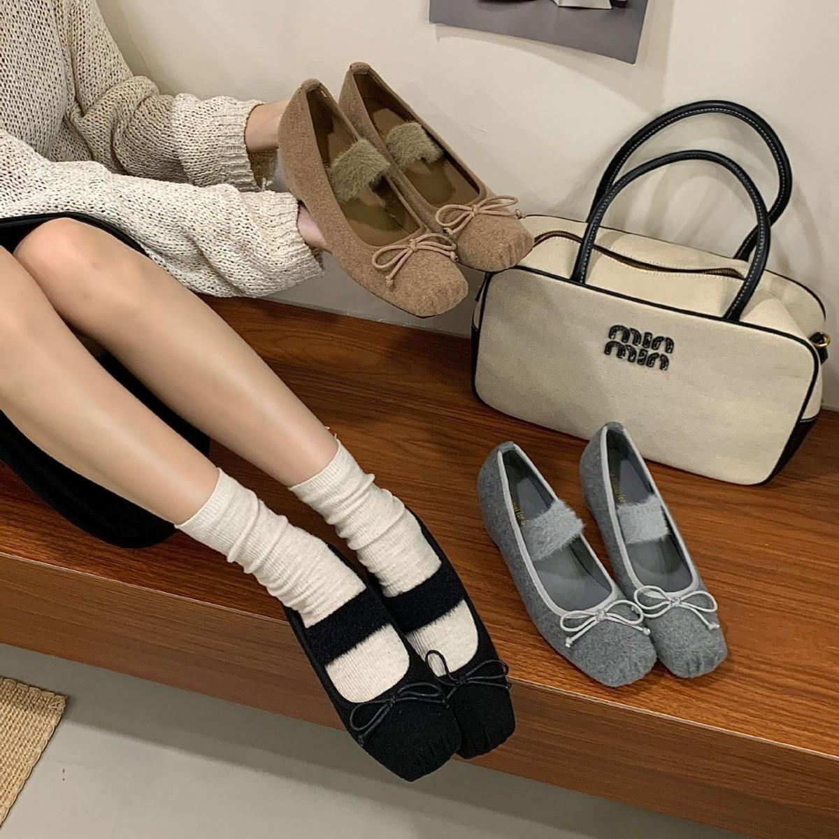 

2025 autumn and winter new square head shallow mouth with woolen bow inner slope heel commuter work women s single shoes 39 хаки
