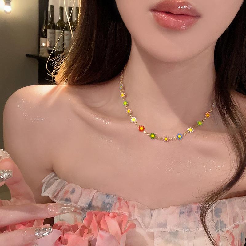Color beaded small flower necklace women's summer new collarbone chain temperament versatile neck chain accessories