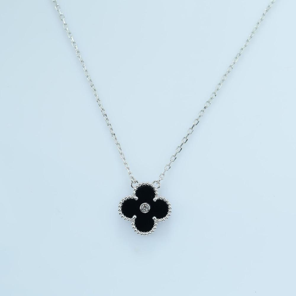 Four-leaf Clover Necklace Fashion Luxury Agate Chalcedony Women's Clavicle Chain Pendant