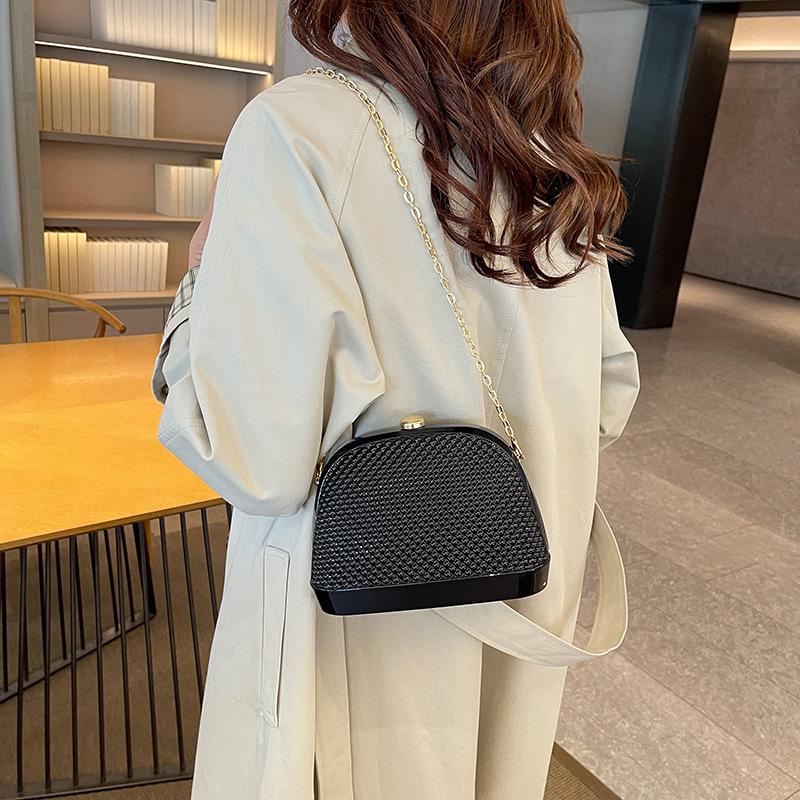 Women's Bag Fashion Niche Design Dinner Bag 2025 New European and American Trendy Versatile Acrylic Chain Shell Bag
