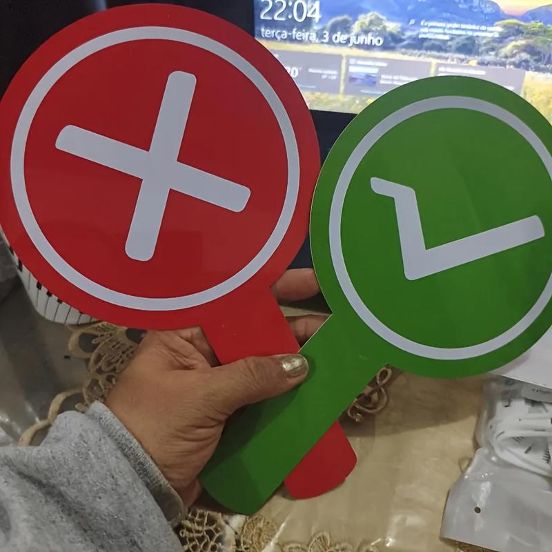 "1/2pcs Double-Sided PVC Handheld Response Cards - 'Correct' & 'Wrong' Signs for Classroom Teaching, Family Games, "
