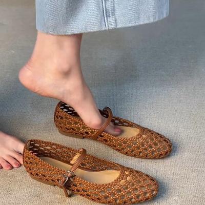 Sandálias de pele de ovelha com trama francesa oca e sola plana para mulheres, calçado de verão, cinto trançado, sapatos leves tipo gaiola de porco, sapatos Mary Jane de um só tom
