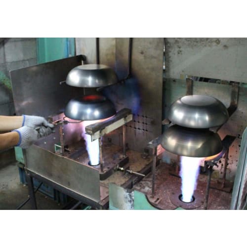 This 24cm iron skillet with a plain wood handle is made in Japan and is suitable for induction cooktops. It's lightweight and requires no seasoning. P