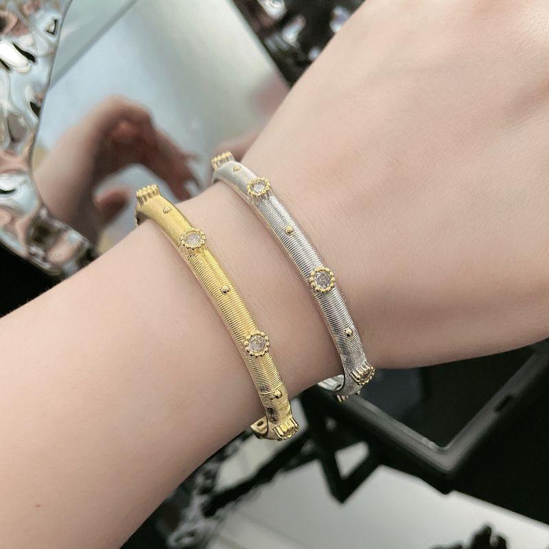 Bransoletka Palace z wydrążonego szczotkowanego materiału w stylu włoskiego retro i z klasą, niszowa słodka i fajna bransoletka dla kobiet