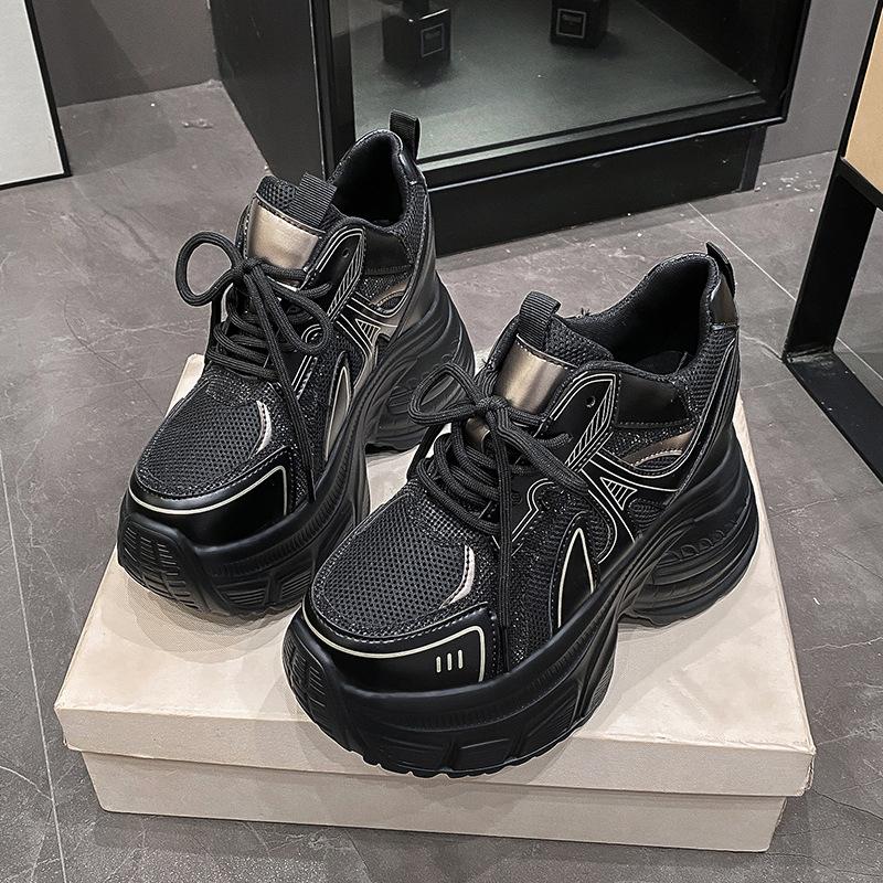 

Модные женские кроссовки на массивной платформе, увеличивающие рост, модные сетчатые дышащие удобные спортивные туфли для ходьбы, белые повседневные туфли 39 чёрный