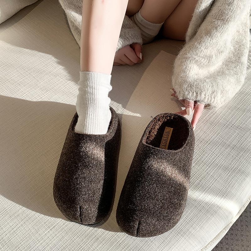 Fashion New Suede Leather Slippers Women Round Toe Flat Slides Outdoors Casual Mules Shoes Women Comfort Thick Sole Half Slippers Woman