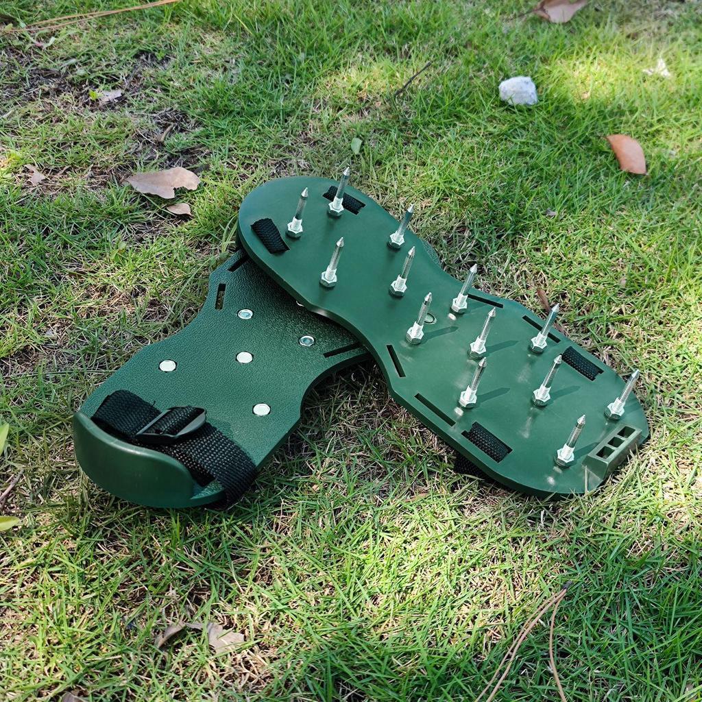Gartenbelüftungsschuhe mit 4,5 cm Spikes - Selbstnivellierendes Rasenpflegegerät