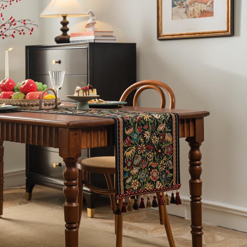 American Retro Jacquard Magpie Flower Tassel Table Runner/Bed End Polyester