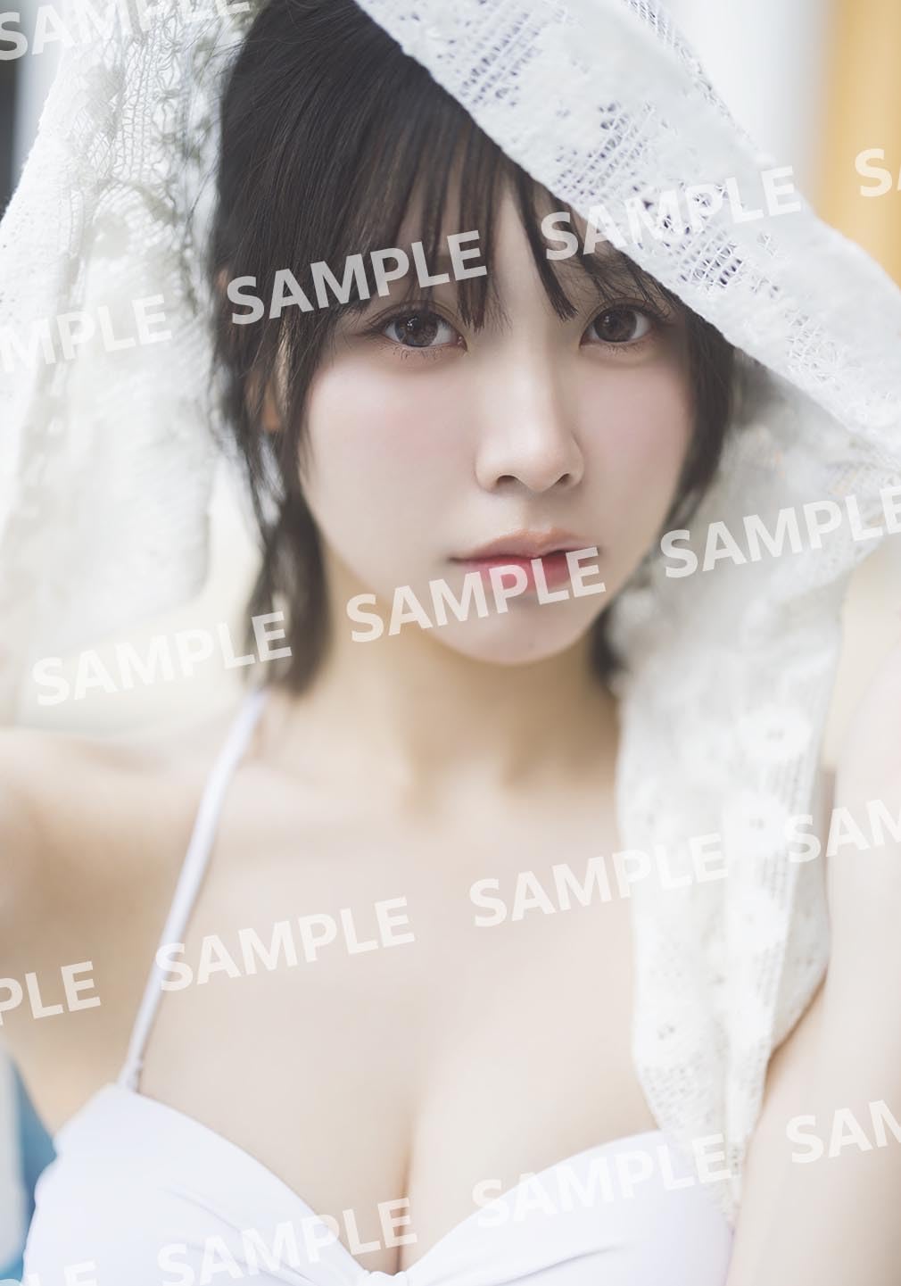 

Liyuu 2nd photo book bromide with duplicate message Hitomi/with