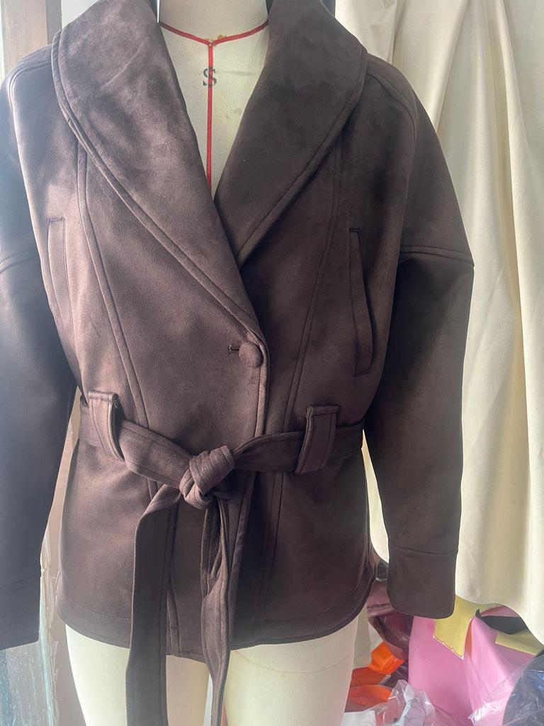 In Stock: Elegant Turn-Down Collar Waist-Cinching Single-Button Coat - European & American Style Fashion 2025