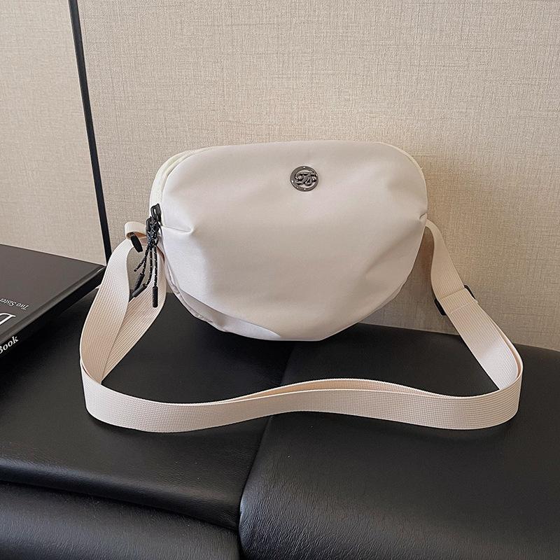 

Lightweight nylon small bag New fashion trend messenger bag Men s and women s casual shoulder bag Portable mobile phone bag single package белый