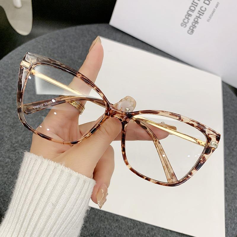 Fashion  Anti-blue Light Glasses Cat Eye Trendy  Luxury Sunglasses Female Vintage Lens Plain Eyewear UV400