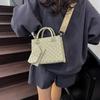 Retro Trend Atmospheric Handbag, High-end Texture Temperament Versatile Wide Shoulder Strap Single Shoulder Messenger Bag Women