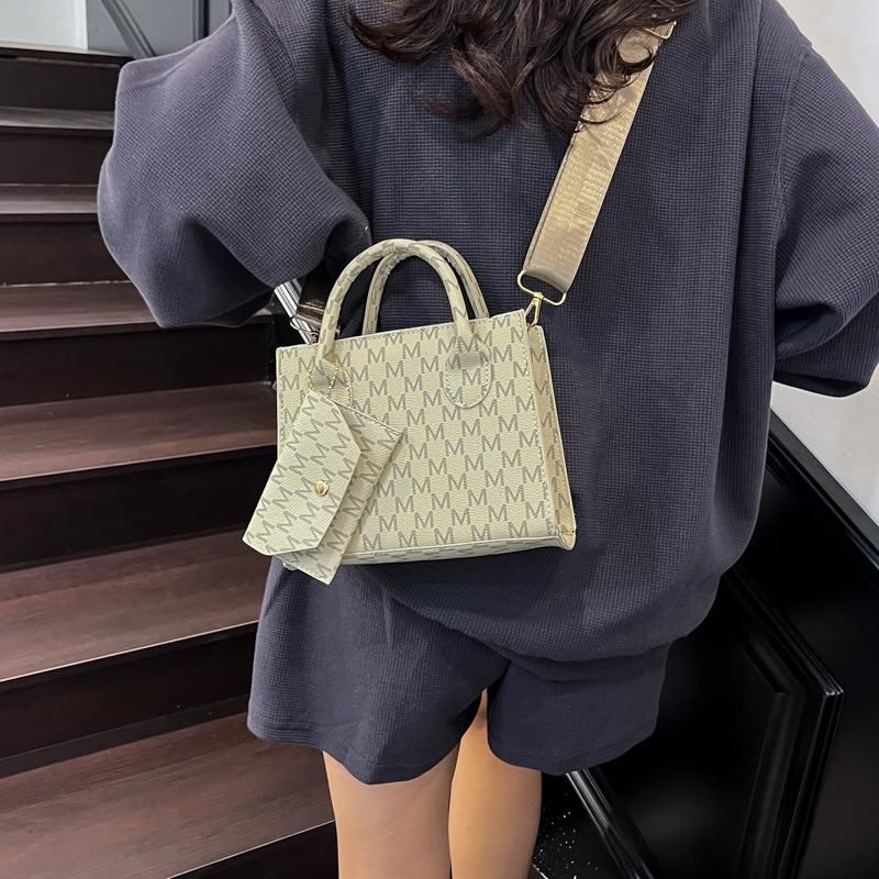 Retro Trend Atmospheric Handbag, High-end Texture Temperament Versatile Wide Shoulder Strap Single Shoulder Messenger Bag Women