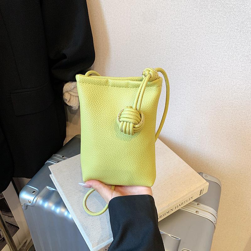 

Популярные в этом году модные маленькие сумки 2025 новые женские сумки модные ретро универсальные сумки-мессенджеры сумки-ведра сумки для мобильного телефона зелёный