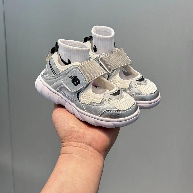 

Girls NB children s shoes 2025 summer new boys bag head sandals mesh breathable children s sports shoes Korean version 37 серебряный