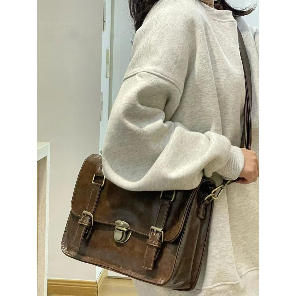 Large capacity briefcase, uniform bag, retro buckle, messenger bag, academy, backpack, versatile diagonal span