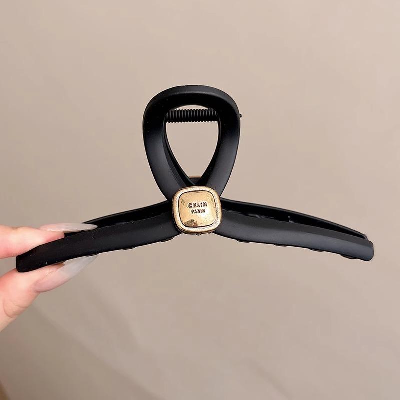 Fashion Elegant Plush Grab Clip Women's Large Hair High-end Sense Clip Hairpin Autumn and Winter Back Head Shark Clip Hairpin Headwear