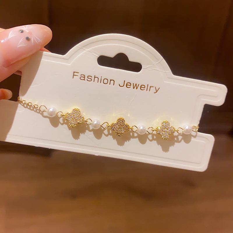 Korean Zircon Flower Pearl Bracelet – Exquisite Fashion Bangle with Light Luxury Design