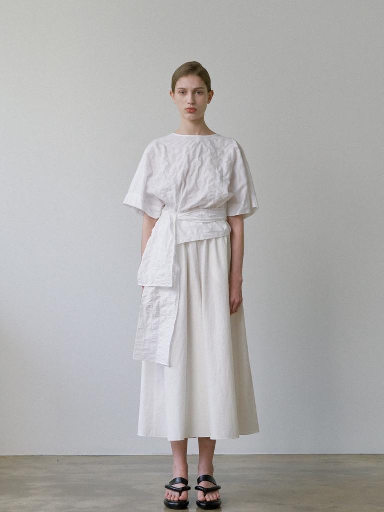 Maensyeonhem Open-Back Twisted Blouse_White