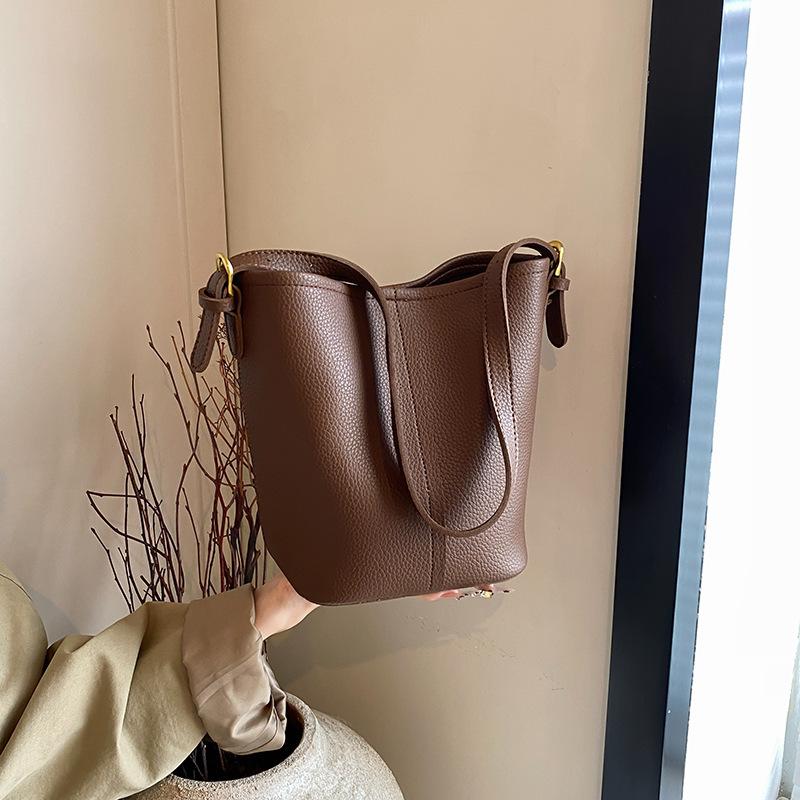 Bag Handbag Women's 2025 New Super Fire Summer Crossbody Bucket Bag Fashion Commuter Shoulder Underarm Bag