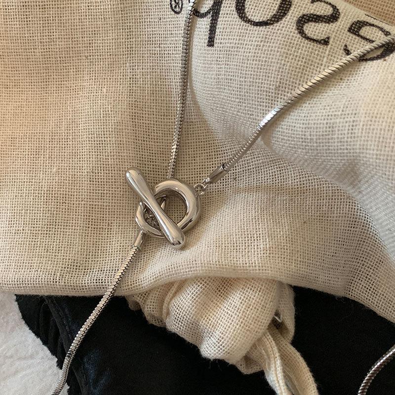 

Простой стиль, универсальный, высокий смысл, пряжка Ot, бахрома, длинное ожерелье, женская ниша, темперамент, универсальная цепочка на шею, цепочка на свитер