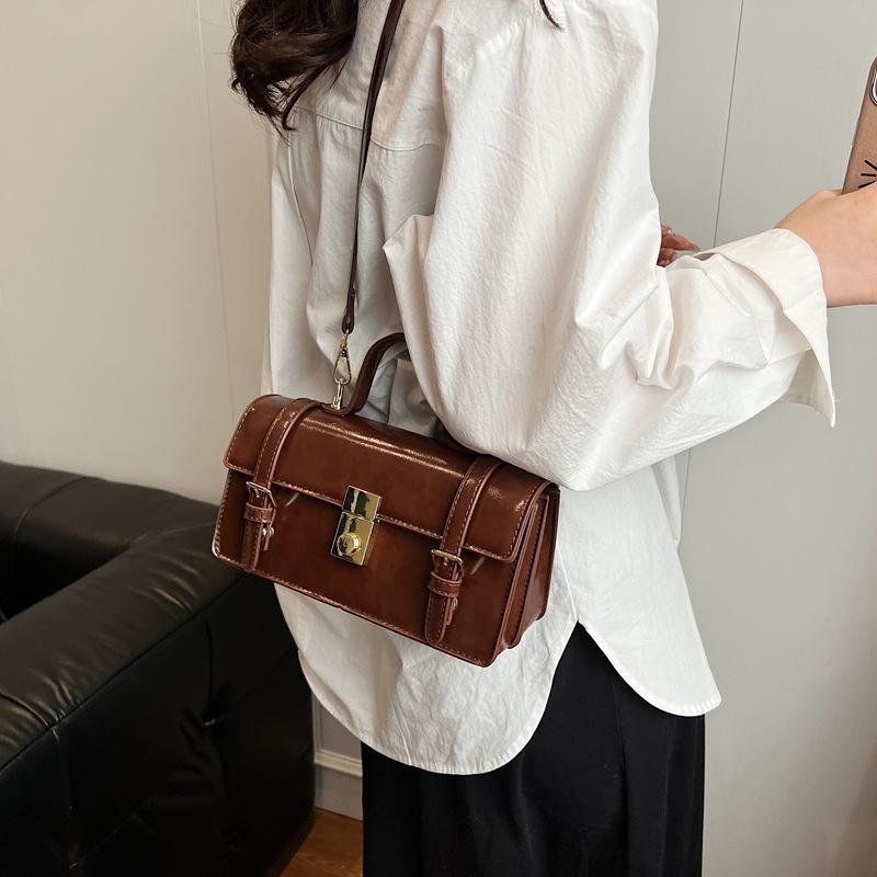 Retro Handbag Women's Shoulder Bag 2025 Spring New Simple Small Square Bag Versatile Messenger Bag