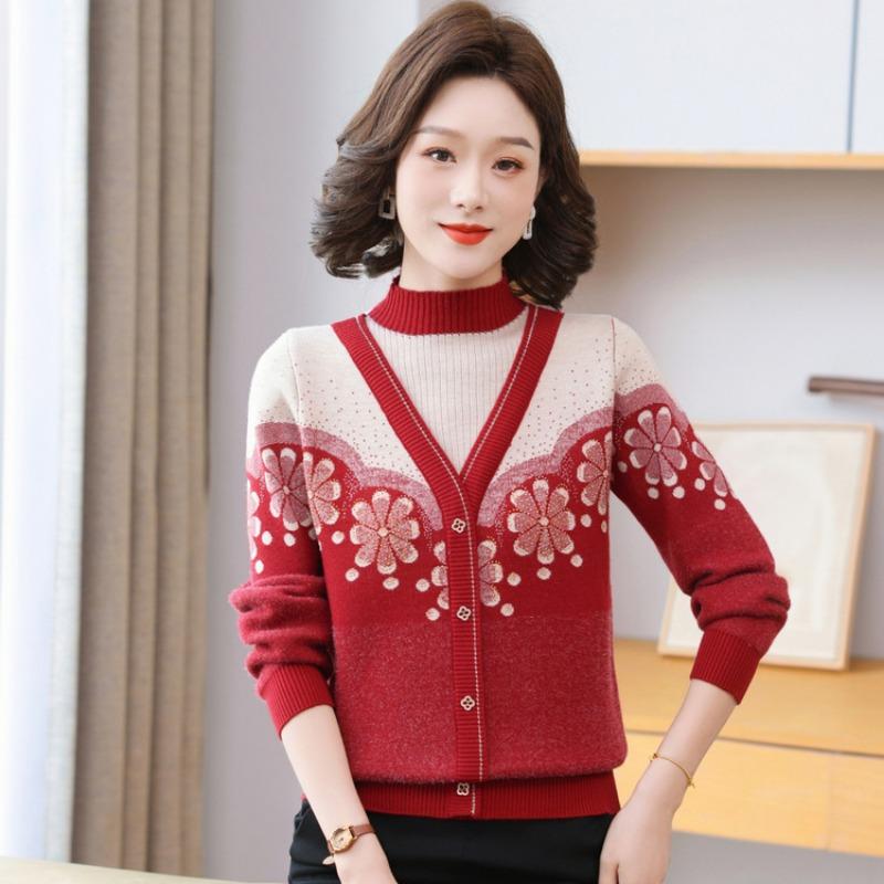 Mom's autumn and winter plush sweater to keep warm, with middle-aged and old women's winter clothing integrated plush fake two-piece bottoming shirt