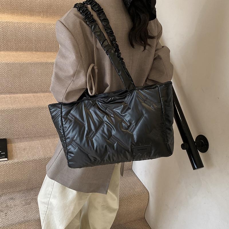 Autumn and winter women's bags 2025 large-capacity fashion glossy casual commuting shoulder tote bag handbag