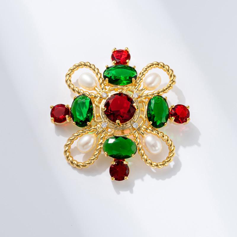Retro Gold-Plated Freshwater Pearl Four-Leaf Clover Brooch Badge