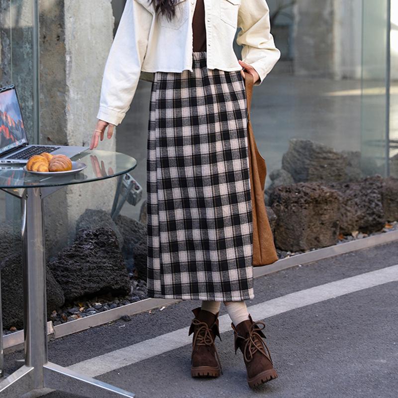 2024 Retro Plaid Fleece-Lined Wool Midi Skirt with High Waist & Back Slit