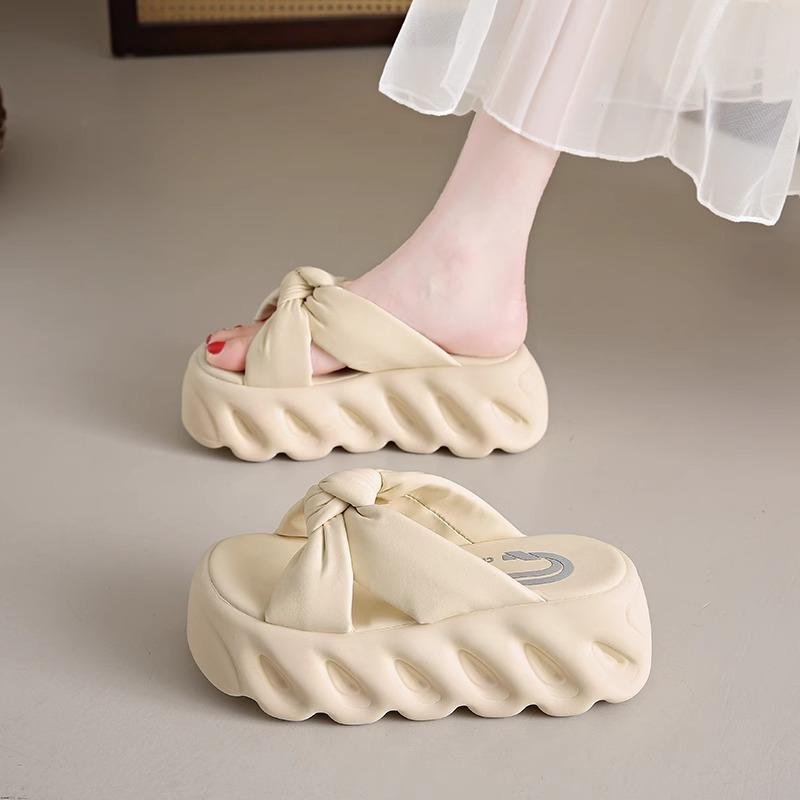

Маленькие маффиновые шлепанцы на толстой подошве женская уличная обувь 2025 лето повседневные крутые шлепанцы бант фея увеличение роста шлепанцы на одной подошве 40 бежевый