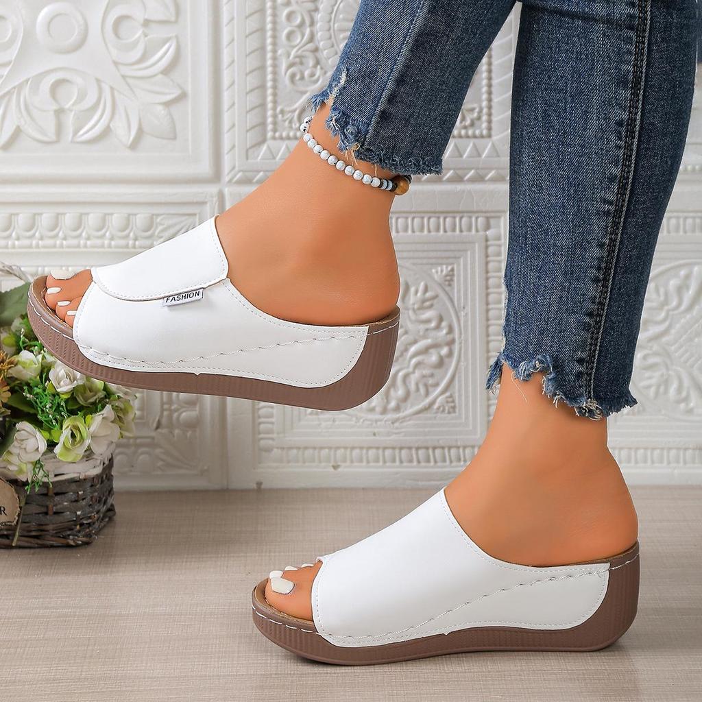 2025 Women's Plus Size Thick-soled Casual Outdoor Wedge Heel Slippers with Simple Strap and Open Toe Design