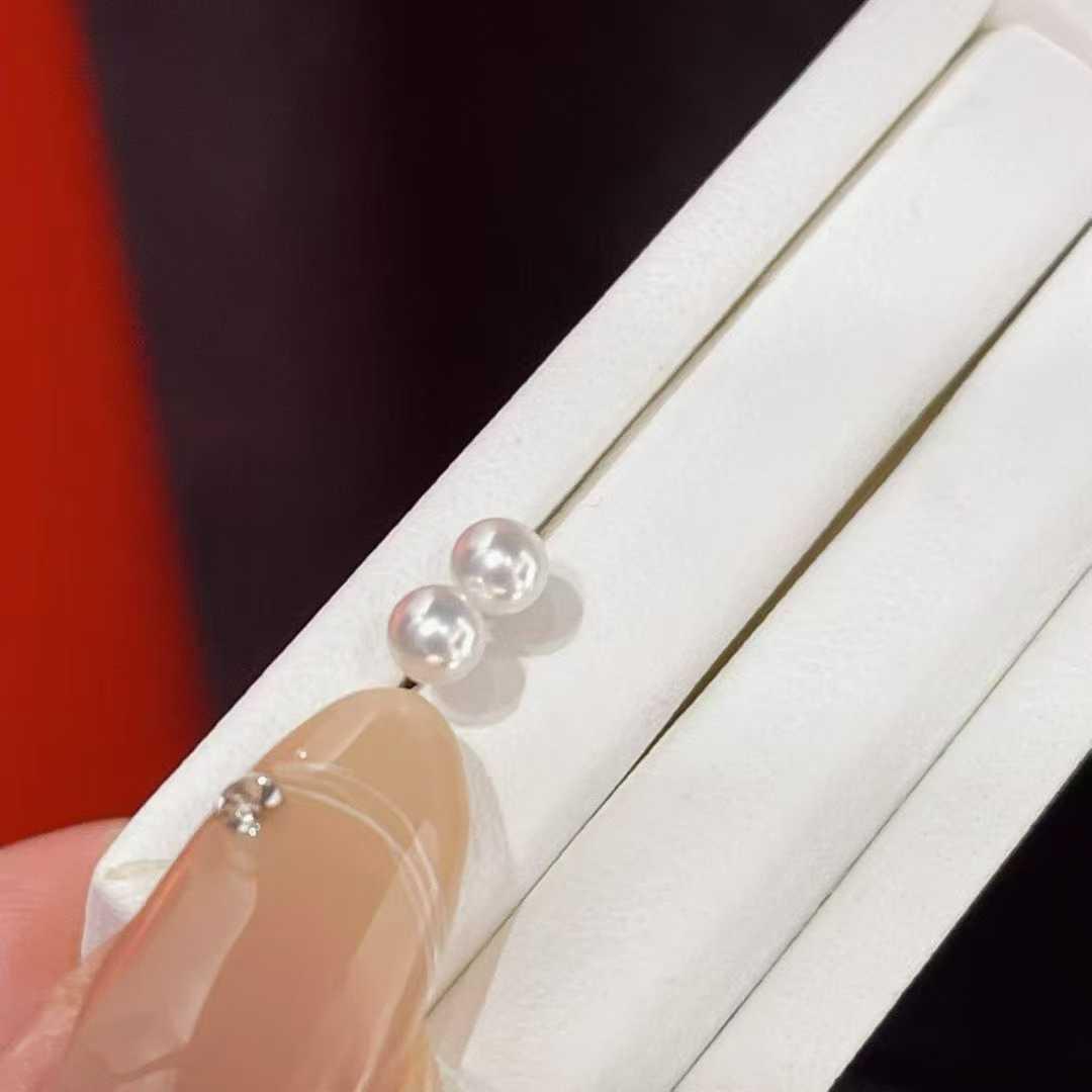 

Versatile 4-5mm Freshwater Pearl Stud Earrings for Pierced Ears - Classic Everyday Style 4-5mm High Quality Freshwater Akoya Pearl