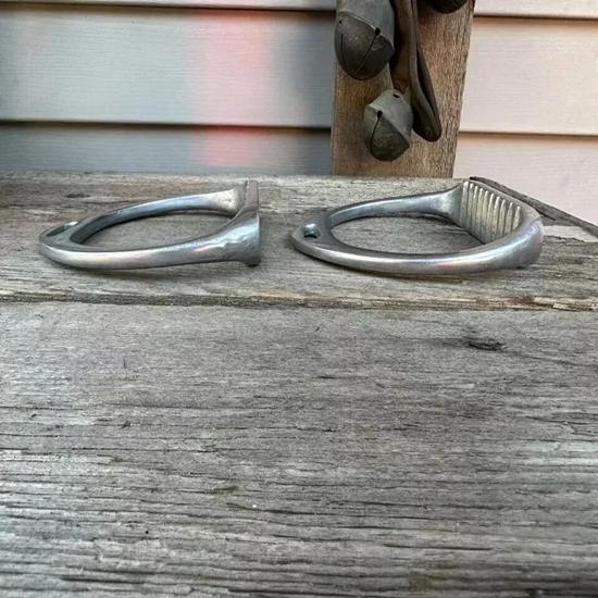 Aluminium Racing Stigbøyler – Lettvektsdesign for Fart og Stabilitet .