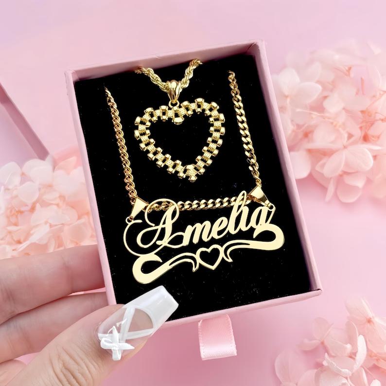 Qiuhan Custom Name Necklace Set 18K Gold Plated Stainless Steel Personalized Nameplate & Cuban Link Heart Pendant Necklace золотой