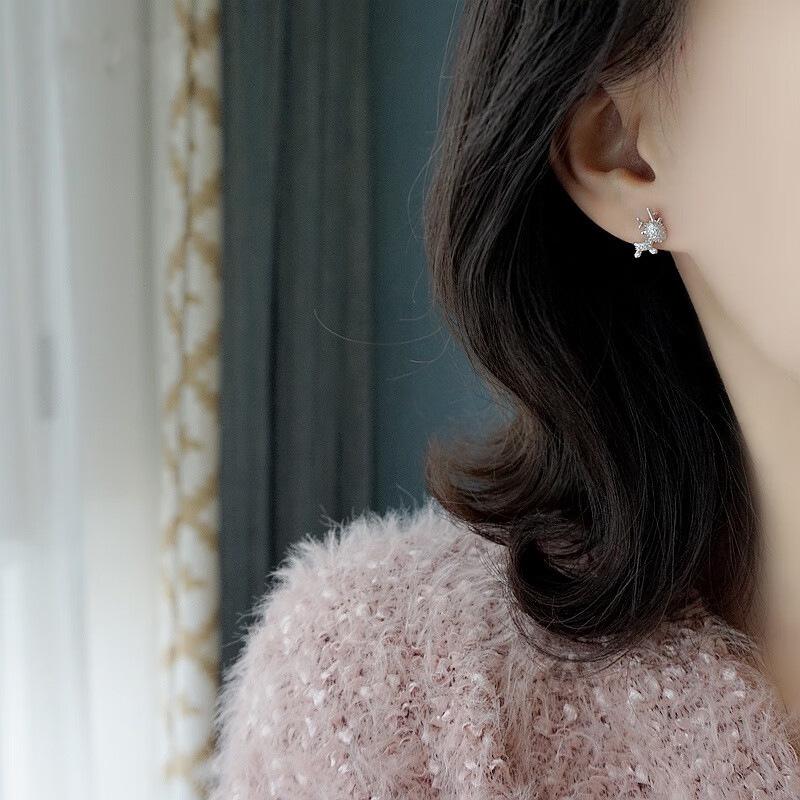 S925 Sterling Silver Deer Motif Christmas Reindeer Earrings, Elegant and Fashionable with Dazzling Diamonds
