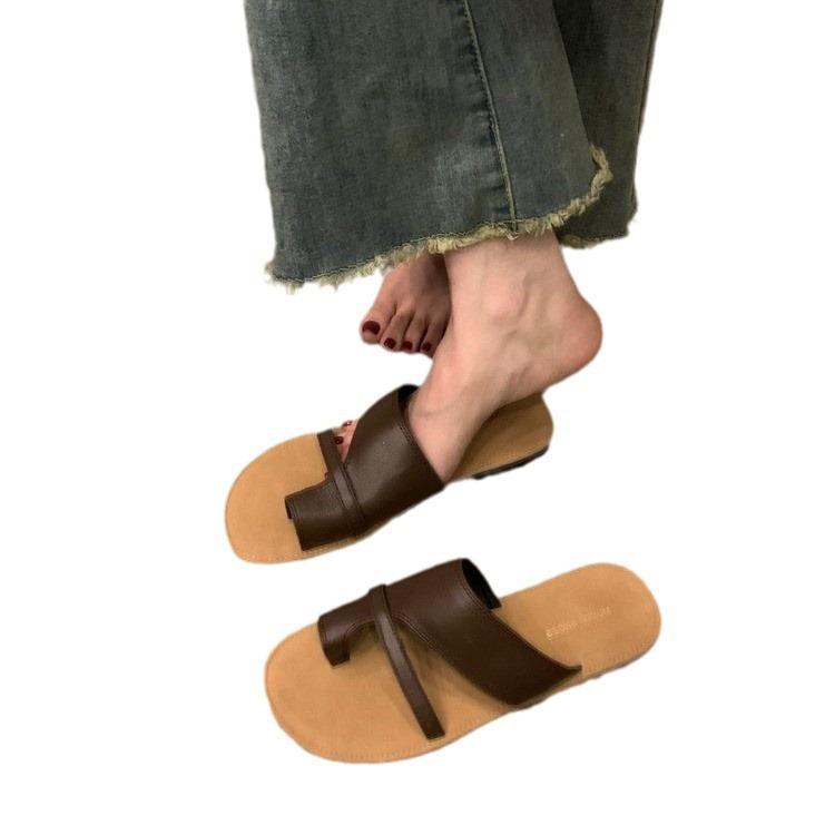 Set of toe slippers for women to wear 2024 summer new round head Korean version niche design casual versatile beach sandals