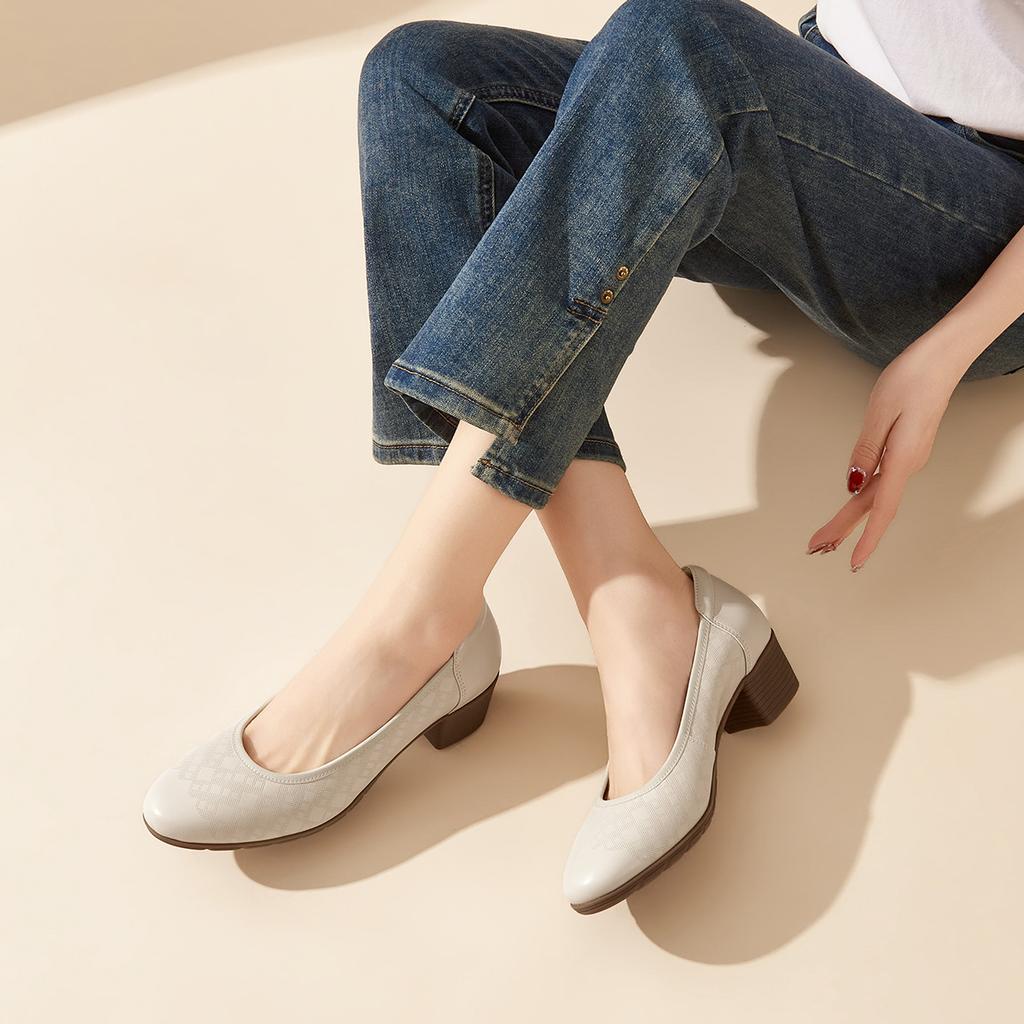 [Same as in the mall] 26 year spring/summer new embossed top layer cowhide versatile shallow mouth fashionable women's single shoes