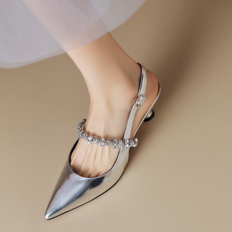 2025 Frühling und Sommer neue französische Strass weiches Leder silber spitz hinten leer Mary Jane Einzelschuhe kleiner Absatz Taschenkopf Sandalen Damen