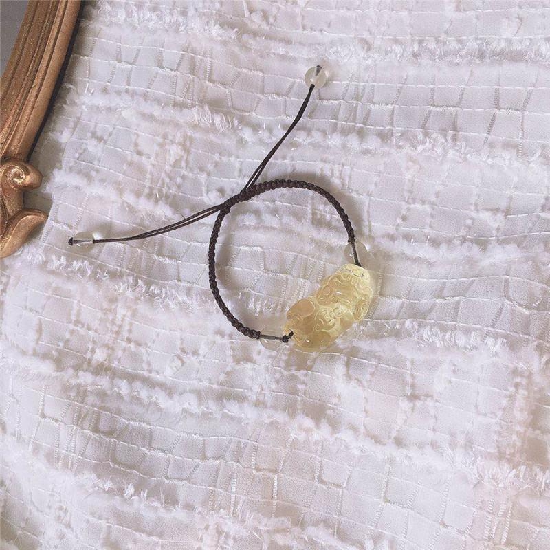 

Simple and stylish Brazilian artificial citrine Pixiu pendant necklace for men and women, jewelry gift for couples, collarbone chain about30*18mm