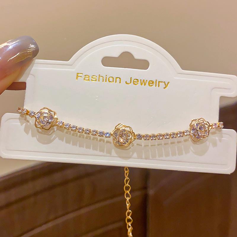 Полый браслет-цветок с цирконами: Элегантные, Универсальные, Высококлассные Ювелирные Изделия для Женщин