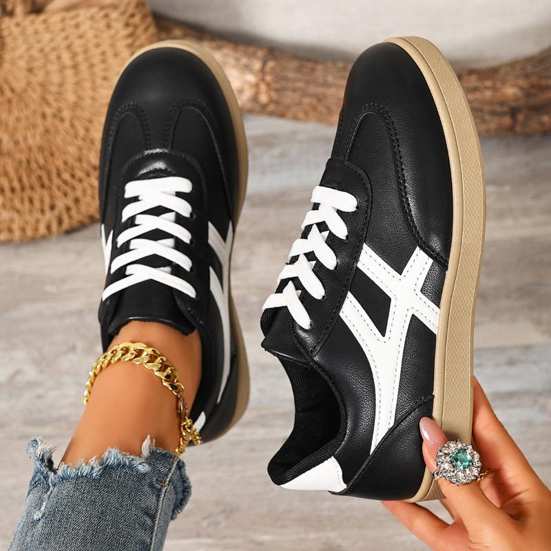 Women's Round-Toe Flat Casual Sports Board Shoes, Retro Training Gump-Style Versatile Footwear, Available In Large Sizes.