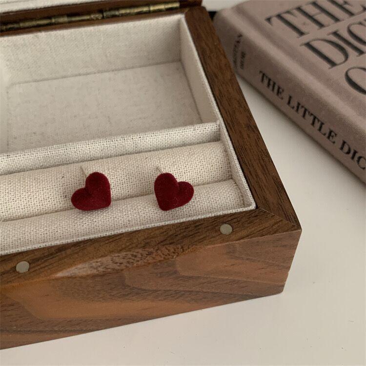 Осенне-зимние растения бордовые серьги-гвоздики с сердцем, милые и очаровательные маленькие серьги, нишевые универсальные серьги