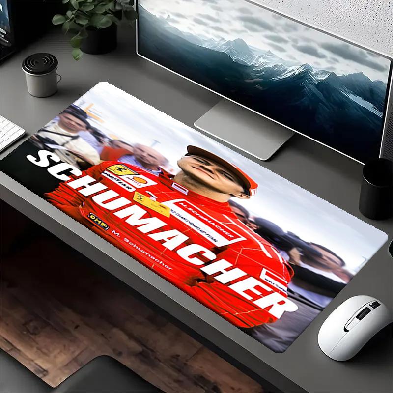 Michael Schumacher Motiv Mauspads, Rutschfeste Gummiunterseite, Multifunktionales Büro- & Wohnraumdekor, Perfekt zur Personalisierung des Arbeitsplatzes.
