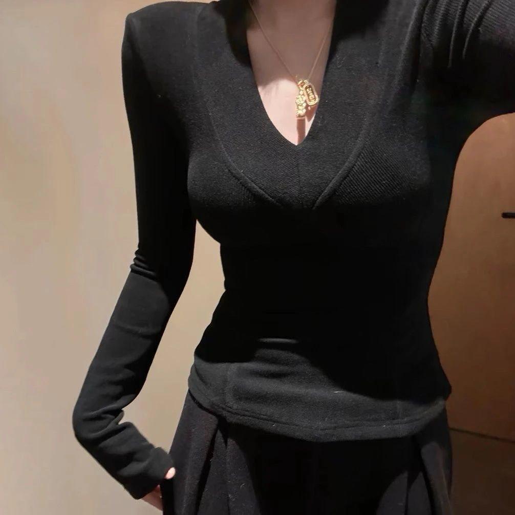 2025 Spring/Summer Women's Solid V-Neck Slimming Top - Fashionable & Versatile