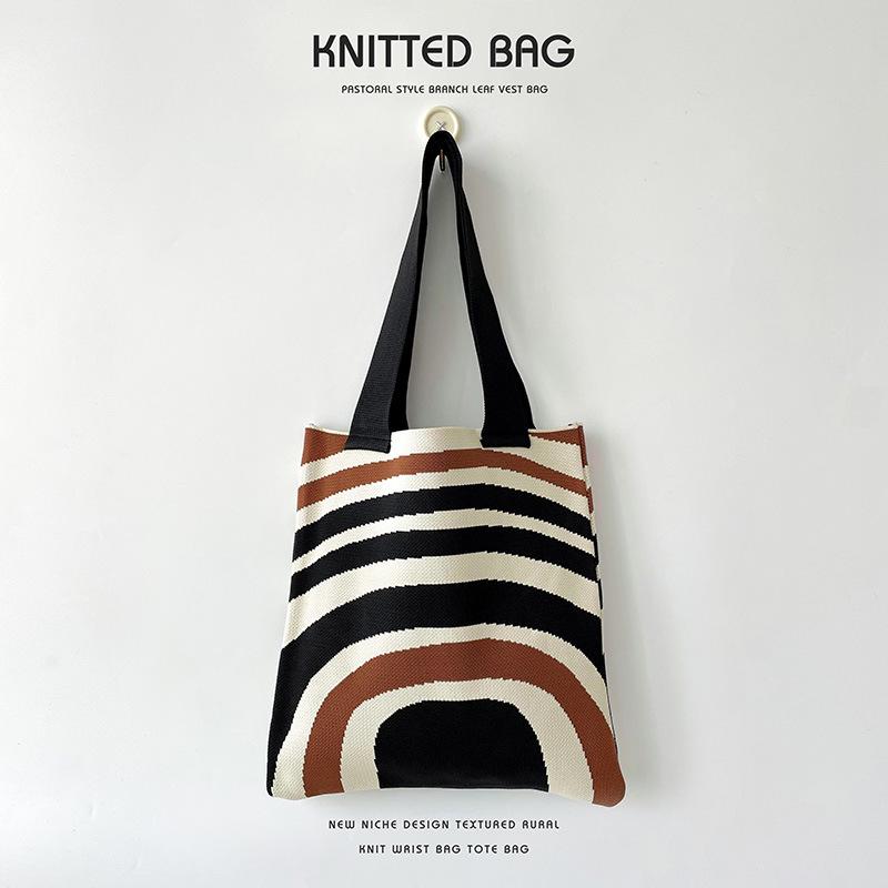 Niche Pink Semicircle Knitted Shoulder Bag: Large Capacity Tote for Women