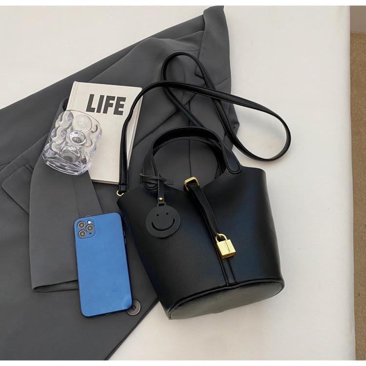 IELGY Lychee Pattern Portable Bucket Bag Ladies High-End Retro Vegetable Basket Bag Korean Version One-Shoulder Underarm Bag