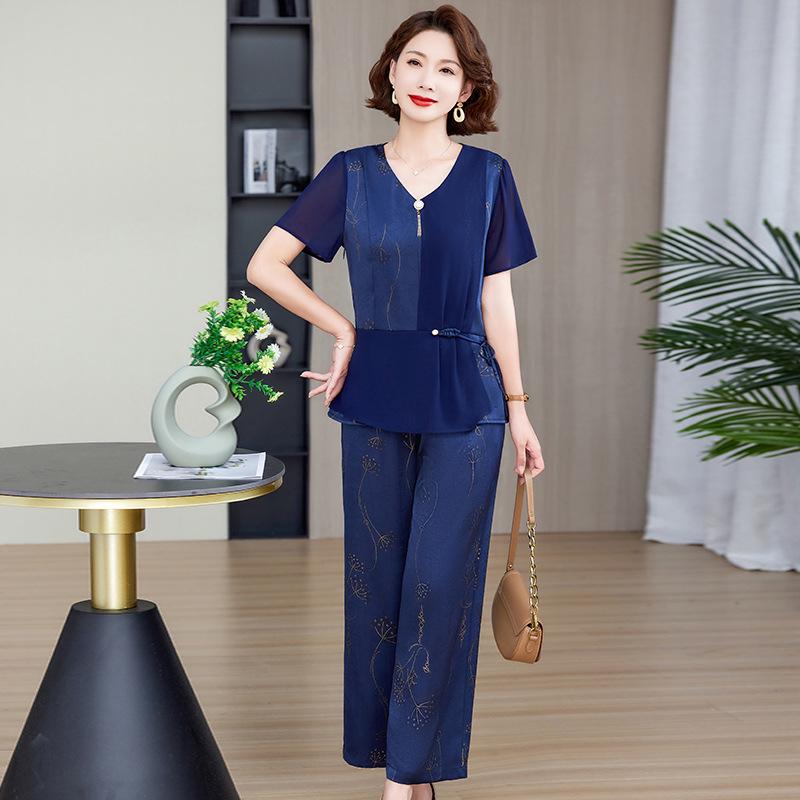 Stylish Summer Fashion Set for Middle-Aged Moms: Plus Size Two-Piece with Loose, Belly-Covering Shirt