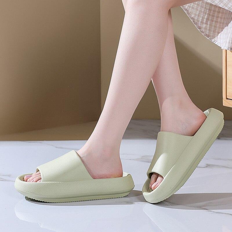 New Women Bathroom Indoor Slippers Unisex Men Slippers Beach Sandals Flip Flops EVA Soft Flat Shoes Female Platform Slippers